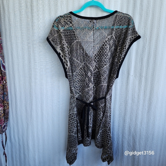 NWOT BLACK/BEIGE CROCHETED TOP/BEACH COVERUP LILY BY FIRMIANA - SIZE LARGE - Picture 3 of 12